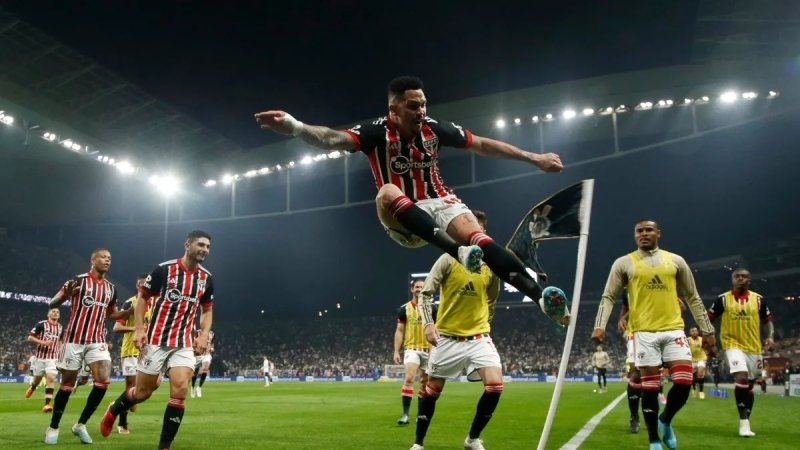 FPF envia ofício para clubes evitarem chutes em bandeirinhas na semifinal do Paulistão