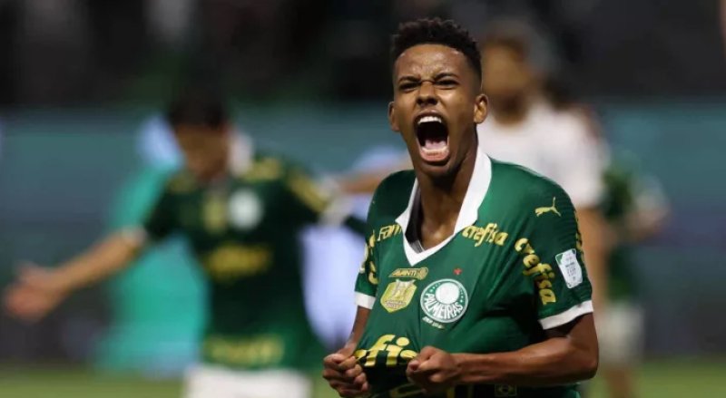 Estêvão aparece em ranking de atacantes mais completos do mundo