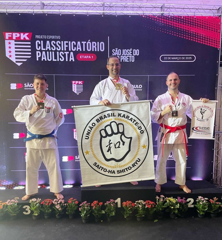 Equipe de karatê conquista medalhas em etapa do Campeonato Paulista