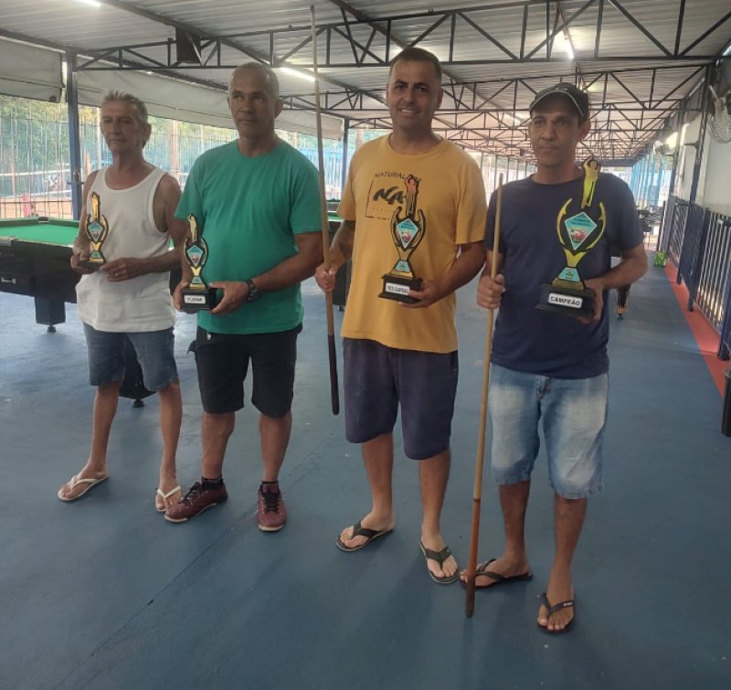 Ademir vence torneio de bilhar no Lago Azul