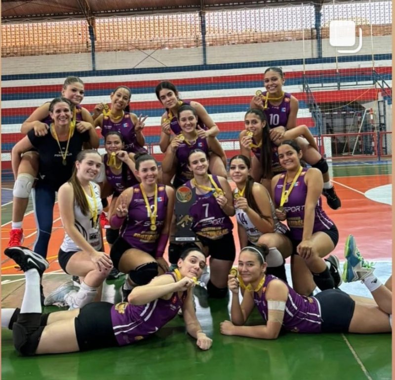 Vôlei feminino vence festival regional