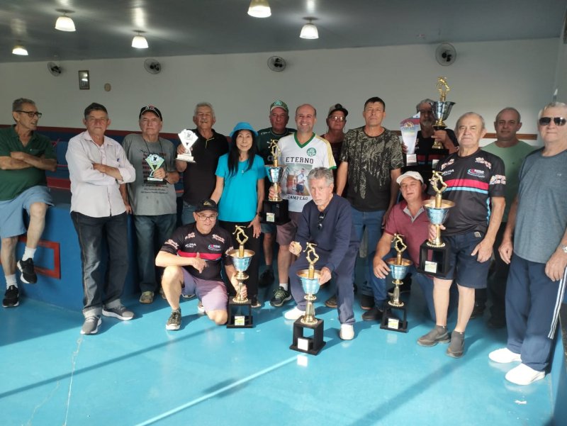 Gilmar e Carlos vencem torneio de bocha
