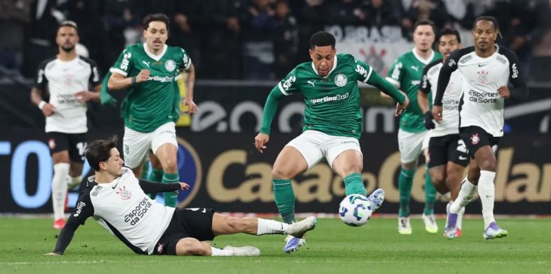 Corinthians e Palmeiras disputam clássico na Neo Química