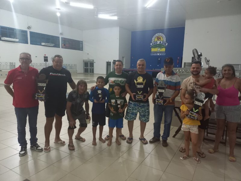 Adilson e Daniel vencem torneio de truco
