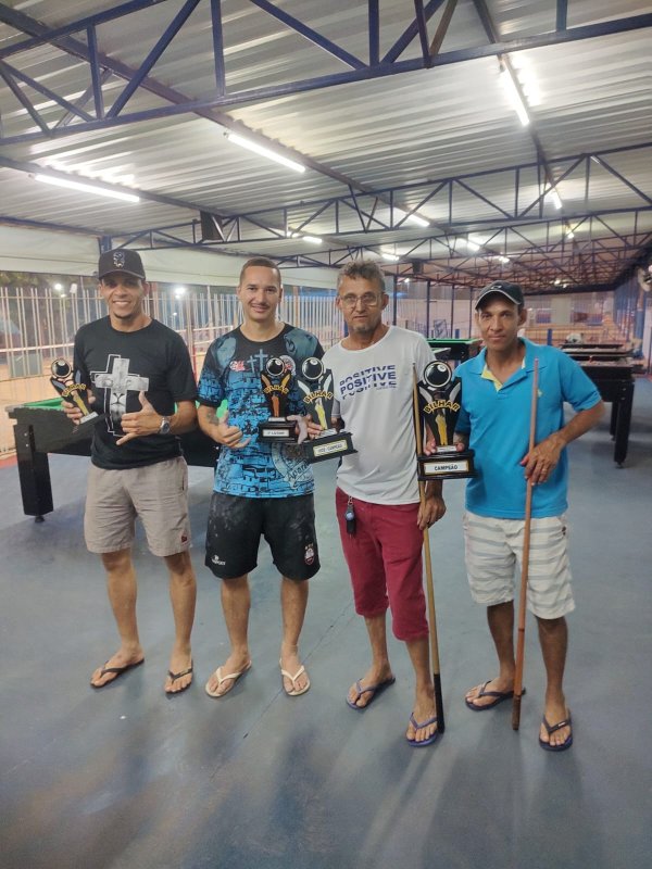 Ademir Maciel vence torneio de bilhar no Lago Azul