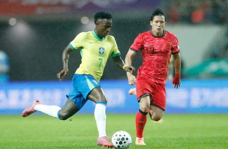 Ancelotti exalta Brasil após goleada, mas não crava manutenção do quarteto ofensivo