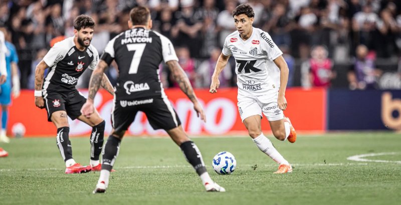Santos e Corinthians se enfrentam hoje pelo Brasileirão