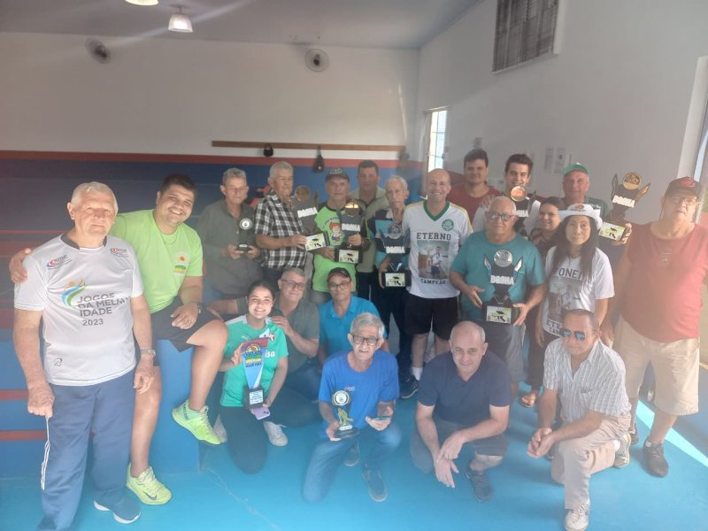 Daniel e Waldner vencem bocha no clube Lago Azul