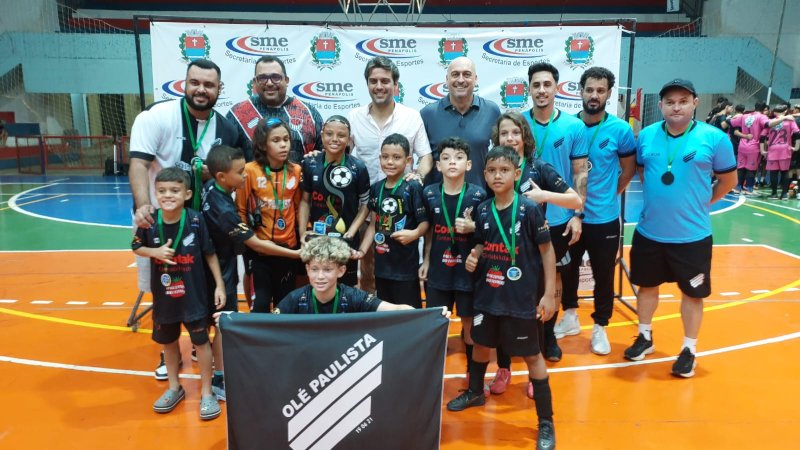 Olé Paulista/Prefeitura de Luiziânia é campeão da Categoria Sub-10 do 29º Futsal Ferinhas