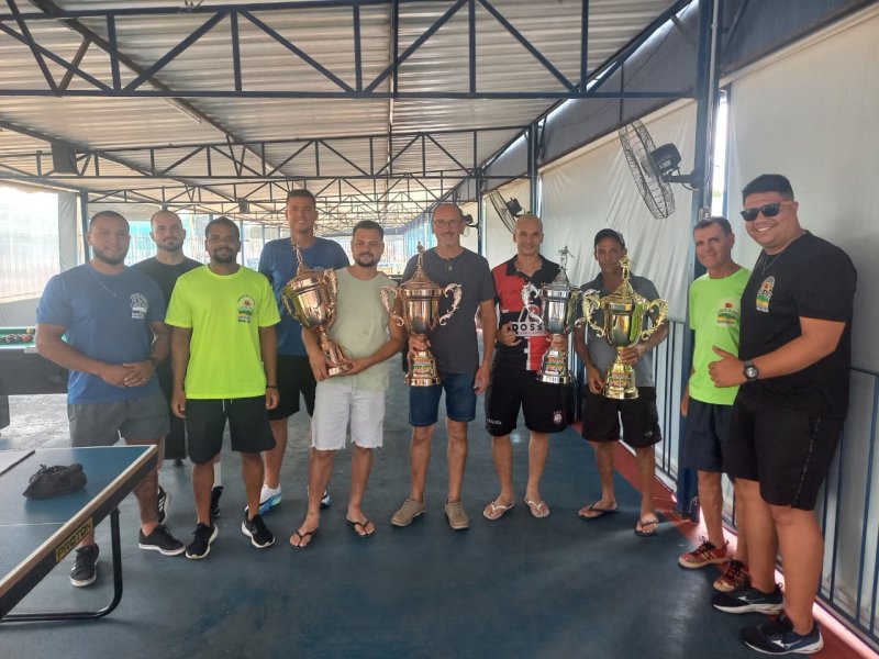 Ademir Maciel vence torneio de bilhar