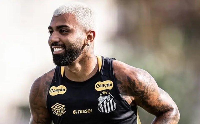 Gabigol celebra volta para casa e projeta parceria com Neymar