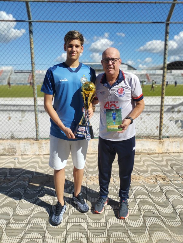 Cria da base do Penapolense lança livro com suas histórias