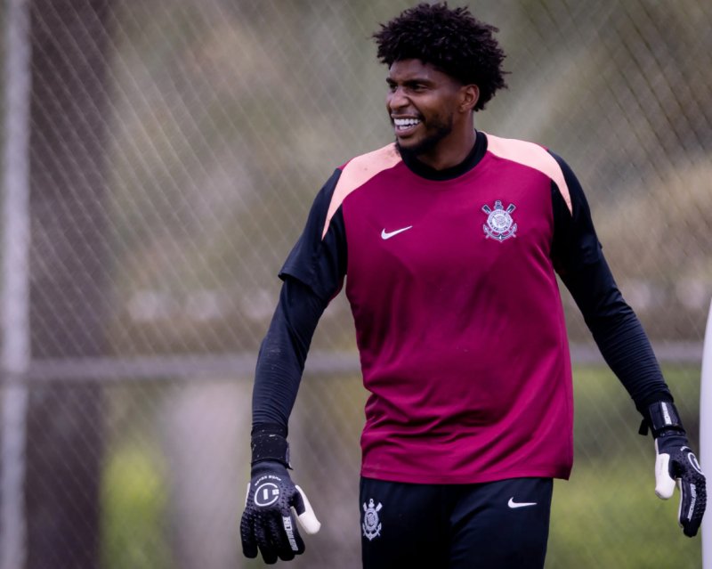 Corinthians recusa proposta do Besiktas pelo goleiro Hugo Souza
