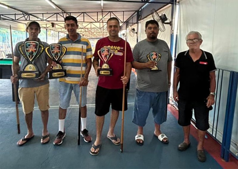 Torneio de Bilhar reúne 36 associados