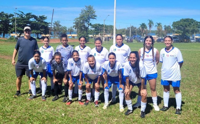 Futebol feminino participa de Torneio Society do Dia da Mulher