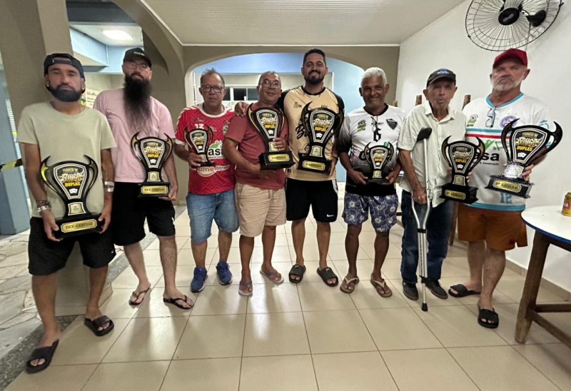 Joel e Jhonatan vencem torneio de truco