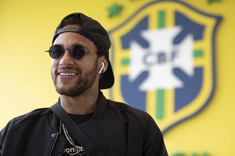 Com Neymar, jogadores da Seleção Brasileira se apresentam para Copa