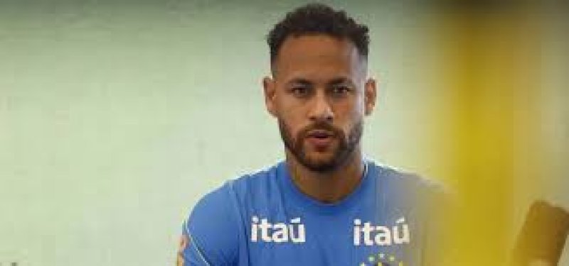 Neymar vai a campo pela primeira vez em treino