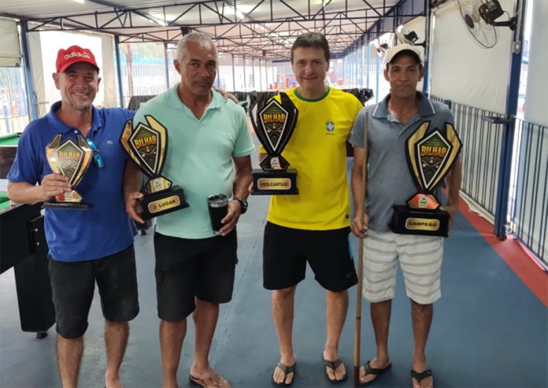 Ademir Calixto vence Torneio de Bilhar 