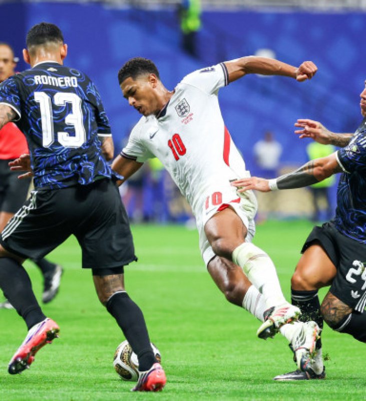 Argentina vira sobre a Inglaterra e vai à final da Copa