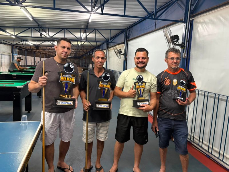 Jairo Neves vence torneio de bilhar no clube Lago Azul