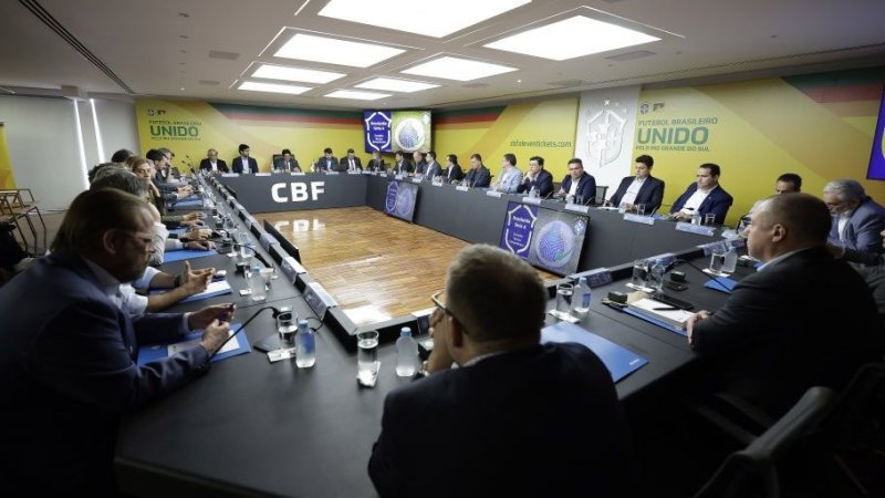 Futebol brasileiro terá lei Vini Jr. e VAR para o segundo amarelo