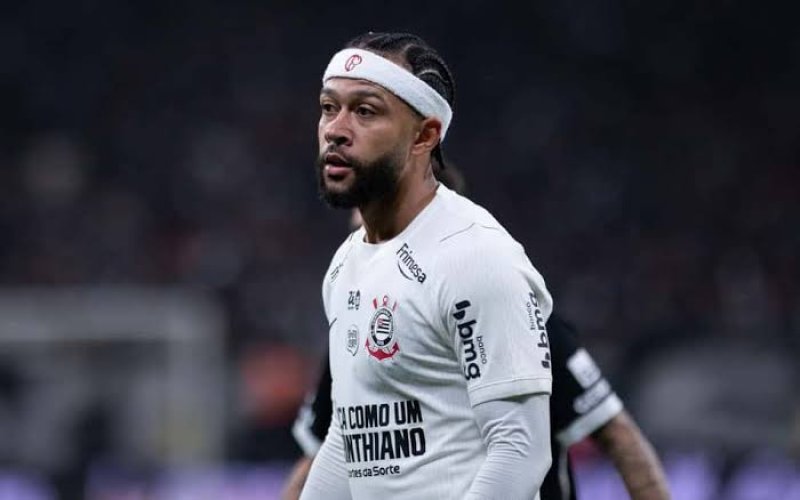 Fora do Corinthians, Memphis Depay entra na mira de Flamengo e Vasco