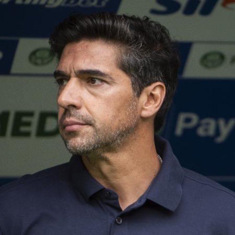 Abel minimiza tropeços do Palmeiras em casa e mantém confiança na briga por títulos