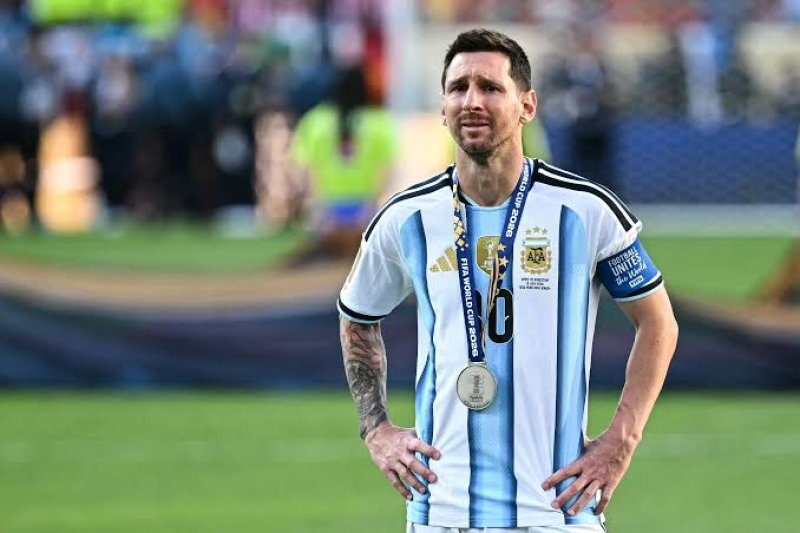 Messi anuncia aposentadoria da seleção argentina