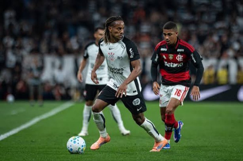Flamengo e Corinthians jogam no Maracanã