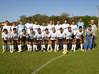 Futebol ganha e handebol perde