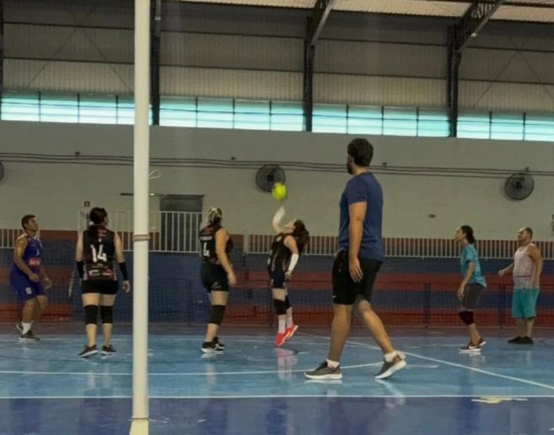 Vôlei Misto Livre tem jogo nesta noite no clube Lago Azul
