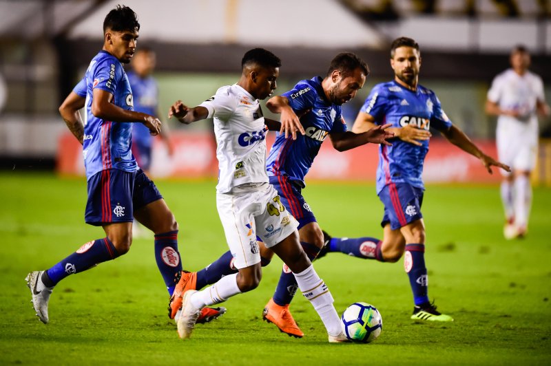 Santos e Flamengo jogam na Vila Belmiro