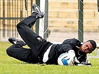 Goiás e Corinthians jogam no Serra Dourada