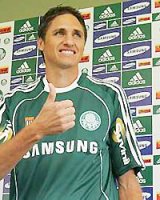 Líder, Palmeiras tenta ampliar vantagem contra Sport