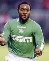 Palmeiras acerta contratação de Love e segura Obina