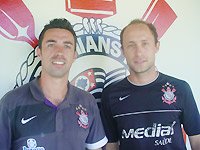 Fisiologista faz avaliação de jogadores