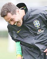 Júlio César ignora Maradona e aposta no samba