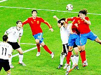 Espanha repete 2008 e disputará primeira final