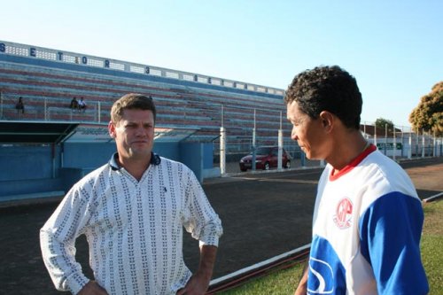 Começam as reformas na arquibancada coberta