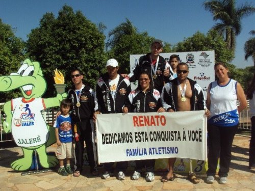 EXEMPLO: Atletas superam barreiras e conquistam medalhas