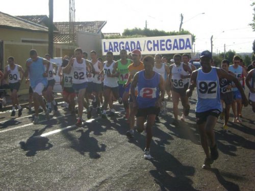 2ª Corrida Rústica reúne dezenas de competidores