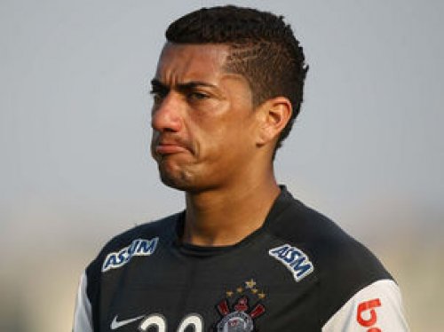 Corinthians enfrenta Coritiba para disparar na liderança