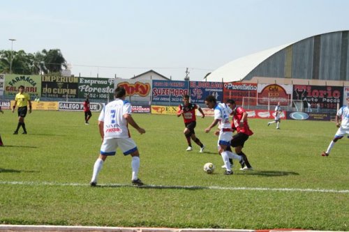 CAP vence de virada e volta ao G-4
