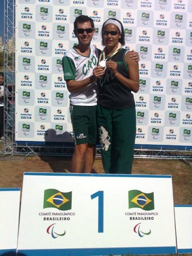 Ana Tércia baixa tempo e fica perto do México