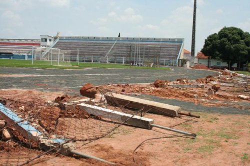 Espaço é preparado para receber lance de arquibancada