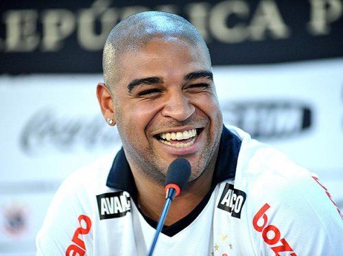 Sem Adriano, Timão defende a liderança em Minas