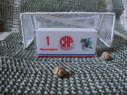 Torcedor homenageia CAP com futebol de mesa