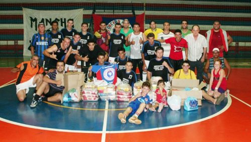 Alimentos são arrecadados em jogo beneficente