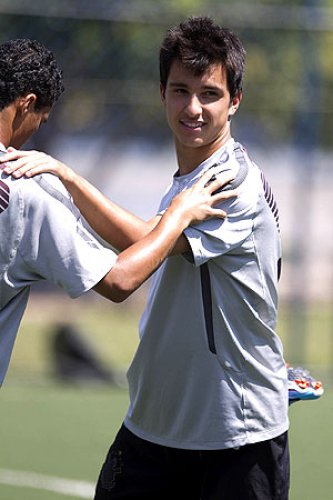 Matheus marca dois gols na vitória do Corinthians sobre o Santos/PB